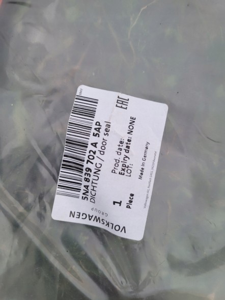 Volkswagen OE 5NA839702A5AP ( INTRAD ) Ущільнювач 5NA839702A5AP VW Tiguan