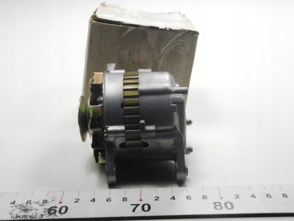 Mazda OE Генератор Mazda 323 OE E303-18-300AT