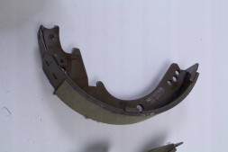 Mitsubishi OE MK499598 КОЛОДКИ ГАЛЬМІВНІ ЗАДНІ MITSUBISHI CANTER FUSO