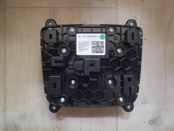 Mercedes-Benz OE Тачпад Mercedes A1779002013