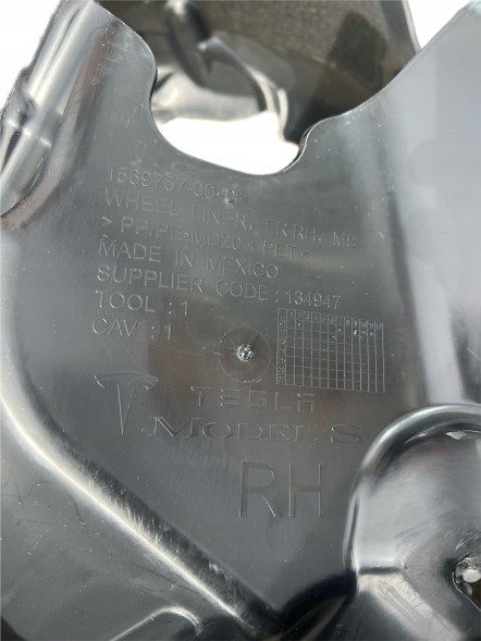 Tesla 1569757-00-C Надколесо праве tesla модель S PLAID