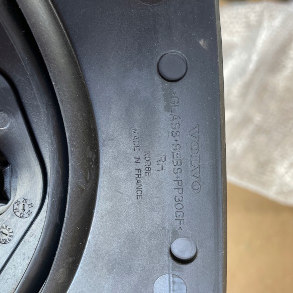 Volvo OE 32132258 P32132258 СКЛО ТРИКАТ ПРАВЕ Праве ЗАДНЄ VOLVO C40 2021- НОВЕ OE Тоноване