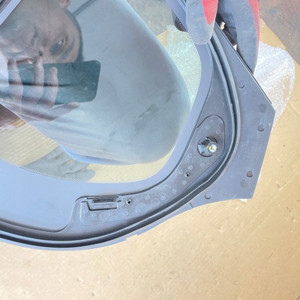 Volvo OE 32132258 P32132258 СКЛО ТРИКАТ ПРАВЕ Праве ЗАДНЄ VOLVO C40 2021- НОВЕ OE Тоноване