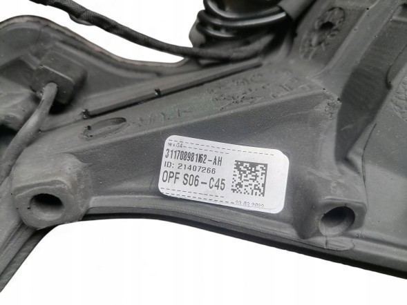 Volkswagen OE VOLKSWAGEN ГОЛЬФ VIII R-LINE КЕРМО ЧЕРВОНА НИТКА 311708981L62