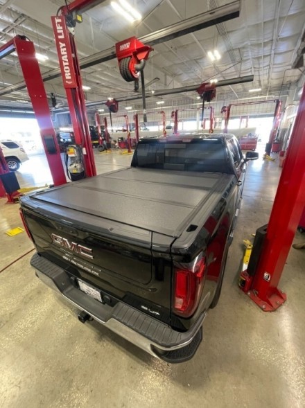 Китай 448130 BAKFlip MX4 кришка кузова трисекційна ролета для Chevrolet Silverado GMC Sierra
