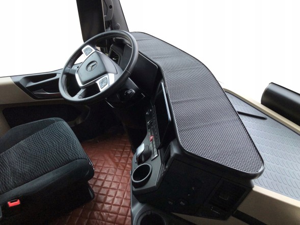 Китай 26MP403D22 PÓŁKA З ПРОТИКОВЗКИМ КИЛИМКОМ ДЛЯ MERCEDES ACTROS MP5 (2018-)