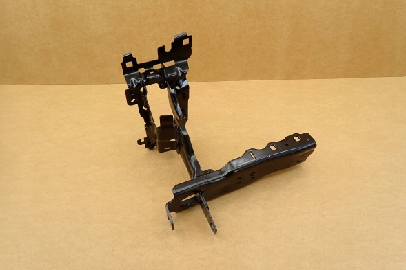 BMW OE BMW 9464028 51649464028 G60 G61 G90 M5 G70 OEM WSPORNIK MOCOWANIE LAMPY OKULAR PRAWY RH BMW 51649464028 G60 G61 G90 G70 OEM Кронштейн / Опора фари / Окуляр Правий