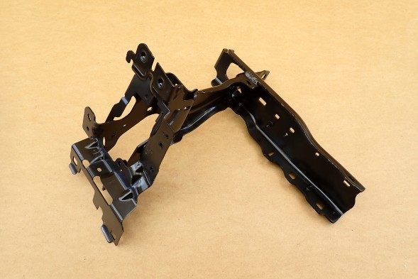 BMW OE BMW 9464028 51649464028 G60 G61 G90 M5 G70 OEM WSPORNIK MOCOWANIE LAMPY OKULAR PRAWY RH BMW 51649464028 G60 G61 G90 G70 OEM Кронштейн / Опора фари / Окуляр Правий