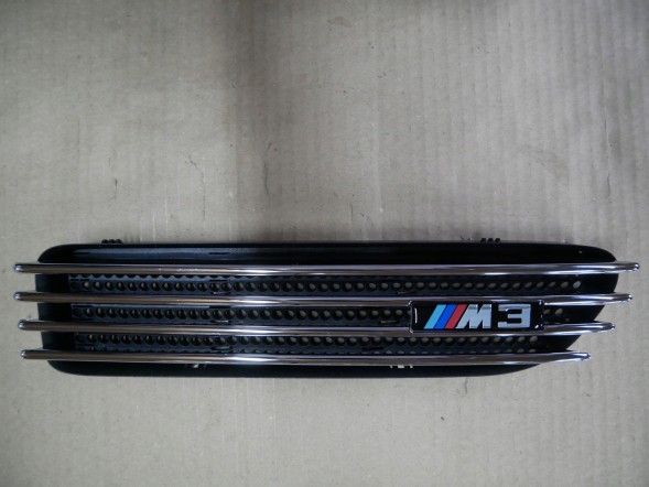 BMW OE 1457 BMW E46 М3 РЕШІТКА АТРАПА БРИЗКОВИКА ПРАВИЙ ПОВІТРОЗАБІРНИК ПРАВИЙ 2694608