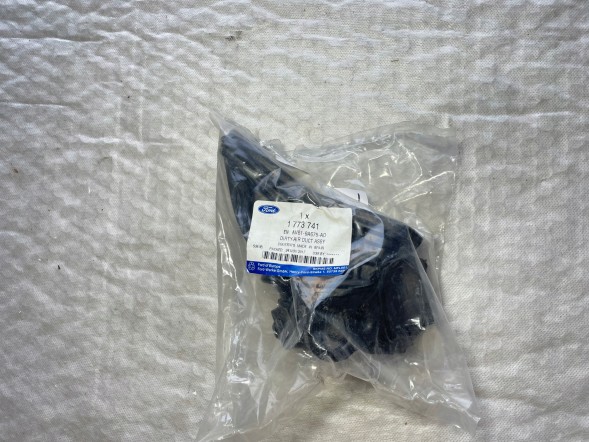 Ford OE AV619A675AD AV61-9A675-AD rura kierownica dolotu dolot wlot prawy prawa prawego kanał kanału powietrza dodge challenger НОВА ОРИГ. ВПУСКНА ТРУБКА ПОВІТРОЗАБІРНИКА FORD FOCUS MK3 C-MAX КУГА ТРАНСИТ..
