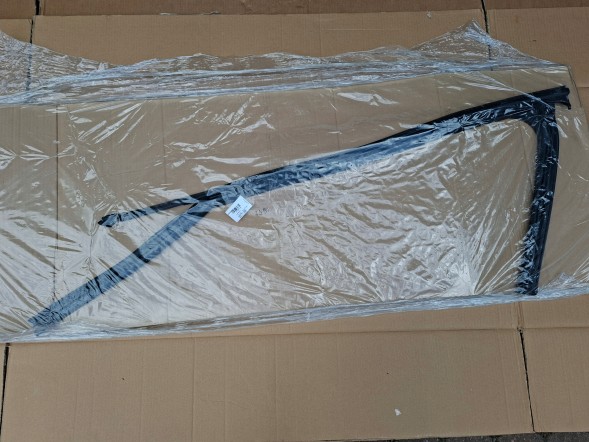 Audi OE 8Y0837439 GTECH7391 AUDI A3 8Y Ущільнювач напрямної скла дверей лівий передній 8Y0837439