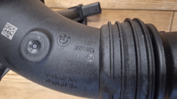 BMW OE 13718601683 8601683 BMW G20 G30 F20 F30 G01 G02 F12 патрубок повітря наддуву TURBO труба
