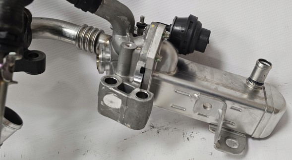 Nissan OE 147105X00C NISSAN КЛАПАН ЕГР + ОХОЛОДЖУВАЧ ВИХЛОПНИХ ГАЗІВ NISSAN 2.5 DCI - 147105Х00С