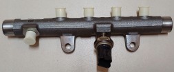Renault OE 8200815617 Планка вприскування з датчиком - renault nissan dacia