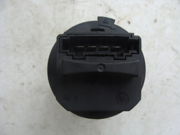 Citroen OE MAHLE F8840004 5HL008941-06 6441S7 РЕЗИСТОР MAHLE F8840004 5HL008941-06 / 6441S7 CITROEN PEUGEOT