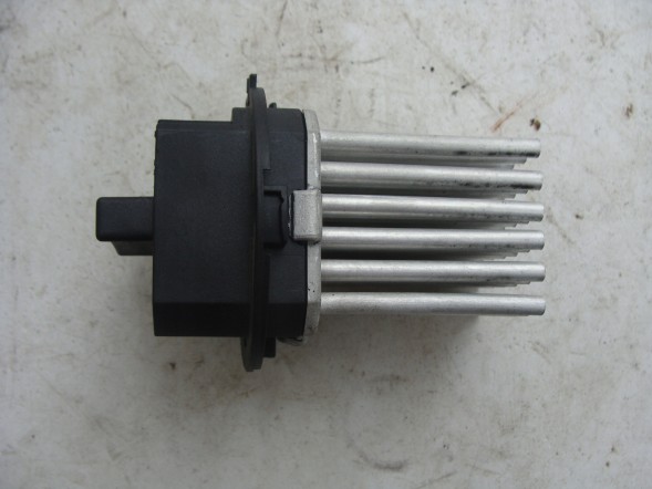 Citroen OE MAHLE F8840004 5HL008941-06 6441S7 РЕЗИСТОР MAHLE F8840004 5HL008941-06 / 6441S7 CITROEN PEUGEOT