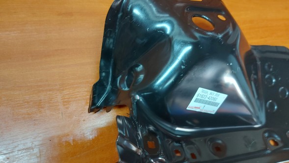 Toyota OE 61622-42060 TOYOTA RAV4 V 18- ЗОВНІШНЯ ПАНЕЛЬ ЗАХИСТУ КРИЛА ДВЕРЕЙ ЛІВОРУЧ ЗАДНІ TOYOTA RAV4 V 18-
