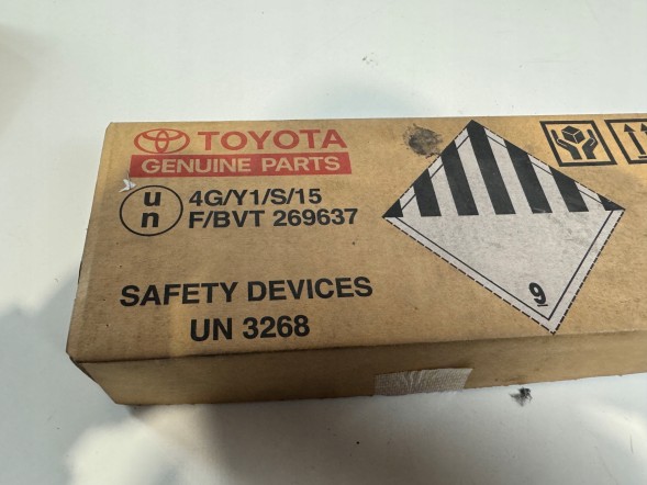 Toyota заводська комплектація 73910-05060 Airbag подушка крісла права нова oe toyota avensis t27 08-18 73910-05060