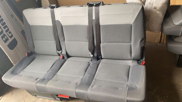 Volkswagen OE 46421AA ТРИ ЧАШНИХ СИДЕНЬ VW T5 T6 МУЛЬТИВЕН МІЛАН