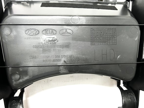 Hyundai OE 84611-A6100RY ТУНЕЛЬ ЦЕНТРАЛЬНИЙ ПІДЛОКІТНИК CUPHOLDER HYUNDAI i30 OE