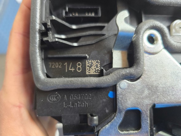 BMW OE ZAMEK DRZWI PRAWY BMW F30 E90 F34 E60 F10 E70 E83 F01 F06 E65 7202148 NOWY QUALI2905 ЗАМОК ДВЕРЕЙ ПРАВИЙ BMW F30 E90 F34 E60 F10 E70 E83 F01 F06 E65 7202148