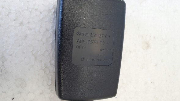 Mercedes-Benz OE A1698603769 ПРЯЖКА ЗАДНЯ ЦЕНТРАЛЬНА КРАПКА ДЛЯ РЕМЕНЯ MERCEDES W245 W170 NEW ORG