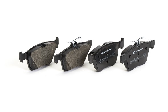 P85125 BREMBO Комплект гальмівних колодок з 4 шт дисків