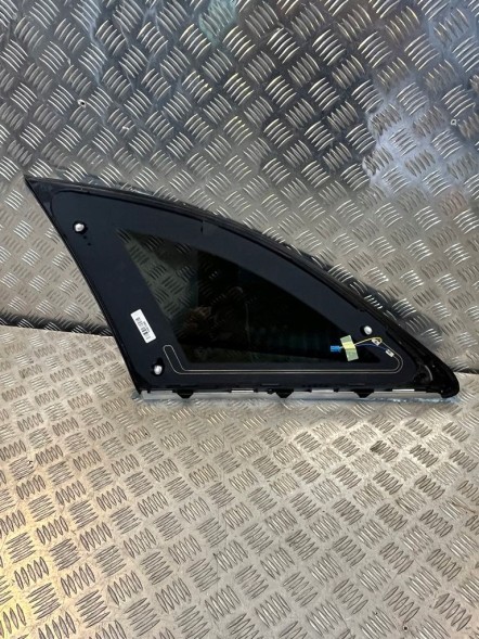 Mercedes-Benz OE Бічне скло праве Mercedes C клас W205 A20567012