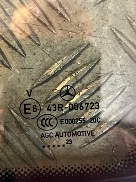Mercedes-Benz OE Бічне скло праве Mercedes C клас W205 A20567012
