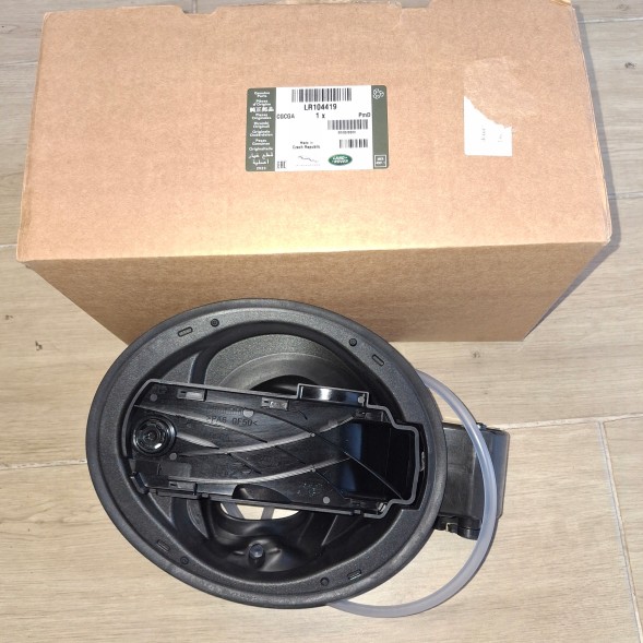 Land Rover OE LR104419 КЛЮПКА ПАЛИВНОГО БАКУ DISCO5 L462 HY32-405A26-AA