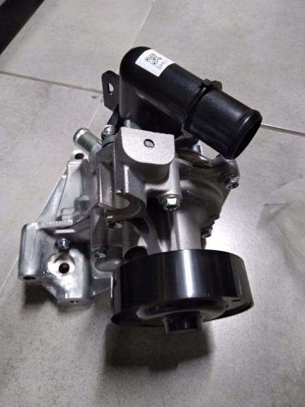 Mazda OE Водяна помпа OE Mazda SH0115010A