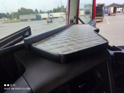 MKM fh134fh5s19 Поличка-столик на панель приладів вантажівки Volvo FH 5