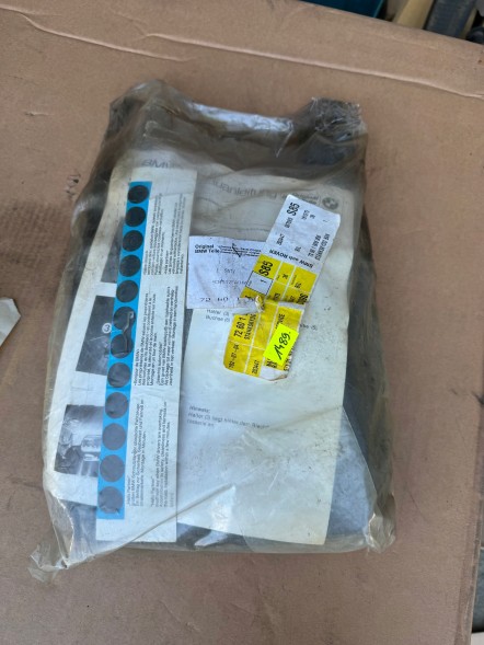 BMW OE БМВ Е30 бризговики задні ОРИГ. 72601906956