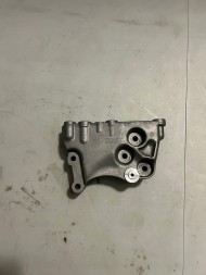 Mercedes-Benz OE Опора двигуна Mercedes AB CLA W117 W247 C118 A6082200300