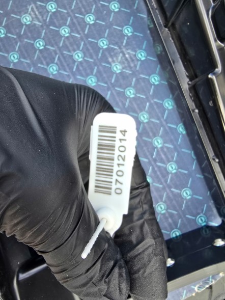 BMW OE OSŁONA PAS KIEROWNICA POWIETRZA DOLNA BMW 4 G26 I4 9498818 NOWA ORGINAŁ QUALI23.09,25 ЗАХИСНА ПАНЕЛЬ РЕМЕНЯ КЕРМА ПОВІТРЯНА НИЖНЯ BMW 4 G26 I4 9498818 НОВА ОРИГІНАЛ