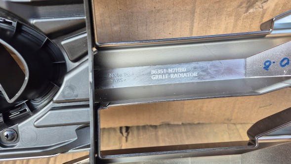 Hyundai OE GRILL POD KAMERĘ HYUNDAI TUCSON IV LIFT 2024- + STELAŻ Решітка-імітація радіатора Hyundai Tucson IV LIFT 24- КАМЕРА 86351-N7HB0!