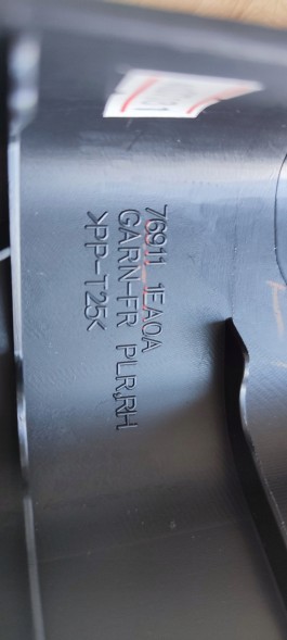 Nissan OE 769111ET0A НОВА ОРИГІНАЛЬНА ОББИВКА СТІЙКИ A NISSAN 370 Z, ПРАВА СТОРОНА