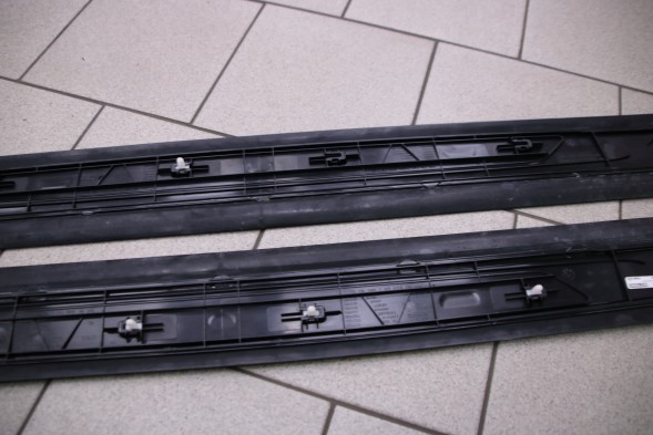 BMW OE BMW M4 F83 LISTWY NAKŁADKI PROGOWE WEWNĘTRZNE PRAWA LEWA KOMPLET 8054414 STAJNIA 1248 BMW M4 F83 ПЛАНКИ НАКЛАДКИ ПОРОГОВІ ВНУТРІШНІ ПРАВА ЛІВА КОМПЛЕКТ 8054414