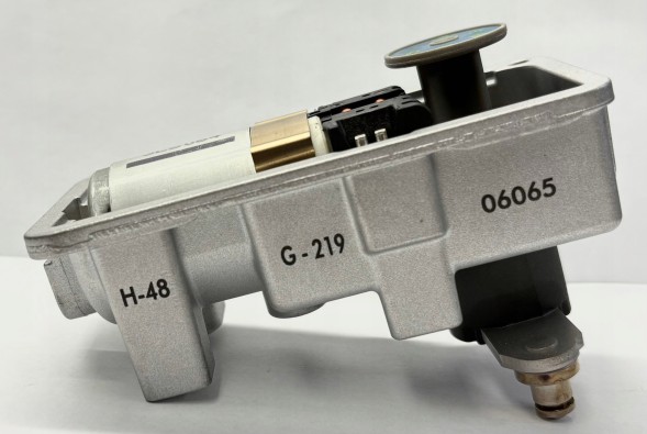 Hella Część mechaniczna nastawnika turbiny HELLA - oryginał - wszystkie części nowe G-219, 6NW008412 ОРИГІНАЛ Настройка Турбіни механічна частина G-219, 6NW008412 Mercedes