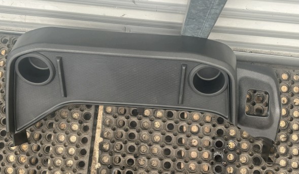 Iveco OE КОНСОЛЬНА ПОЛИЦЯ + КИЛИМОК IVECO 5803076553 + 5803079552 НОВІ ОРИГІНАЛ