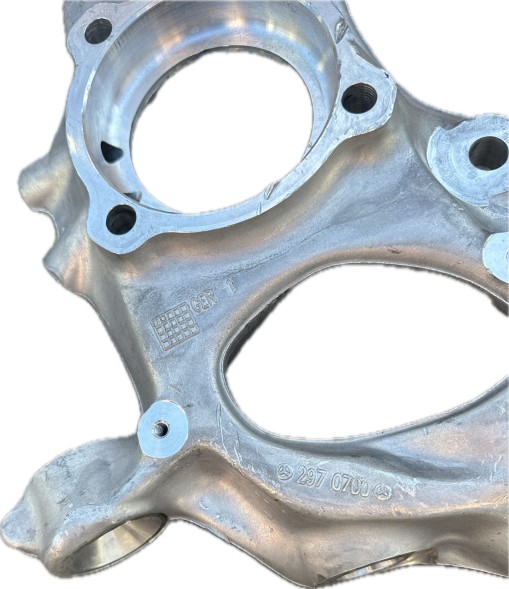 Mercedes-Benz OE ZWROTNICA PRZOD LEWA MERCEDES EQS W297 EQE W295 2970700 2973320700 2973321700 2973320100 2973321500 КРОСОВЕР ПЕРЕДНІЙ ЛІВИЙ MERCEDES EQS W297 EQE W295 ОРИГІНАЛ 2970700 2973320700