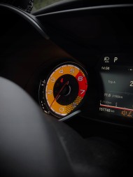 Moman 0089688096901 Alfa Romeo Giulia / Stelvio Індивідуальна заміна циферблатів панелі приладів (спідометра) милі/км/год