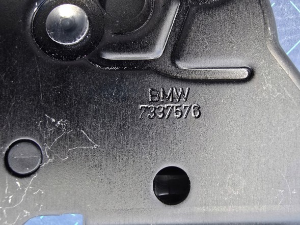 BMW OE ZAMEK TYLNEJ KLAPY MINI J01 J05 F54 F55 F56 F65 F66 7337576 NOWY ORGINAŁ QUALI23.09,25 ЗАМОК ЗАДНЬОЇ КРИШКИ БАГАЖНИКА MINI J01 J05 F54 F55 F56 F65 F66 7337576 ОРИГІНАЛ