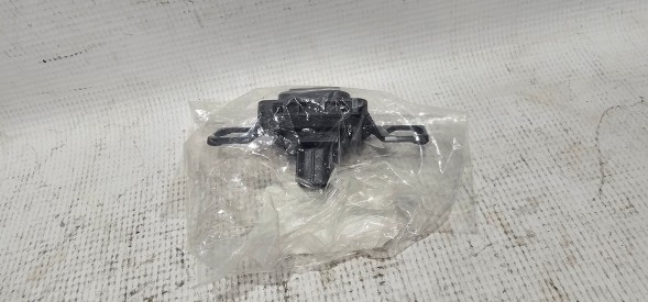 Toyota OE 84945-12100 TOYOTA OE ORYGINAŁ 123AUTOCZESCI НОВИЙ МІКРОПЕРЕМИКАЧ КНОПКА КРИШКИ БАГАЖНИКА COROLLA XII E21 SEDAN