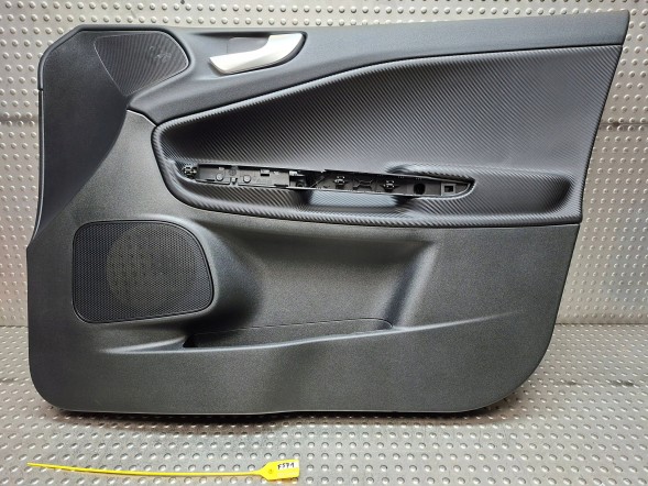 Alfa Romeo OE 156156913 ОББИВКА БОКОВИНИ ДВЕРЕЙ CARBON ПЕРЕДНЯ ПРАВА ALFA ROMEO GIULIETTA 10- CARBON