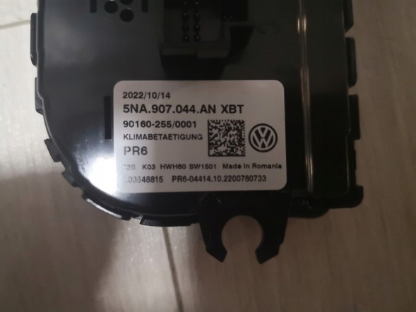 Volkswagen OE Панель кондиціонера Volkswagen 5NA907044AN
