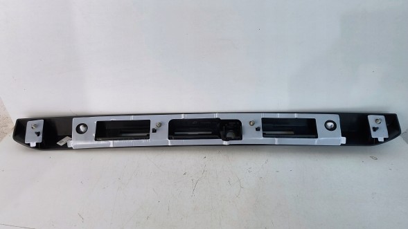 Dacia OE 265121213R MBAP13 ПЛАНКА ОСВІТЛЕННЯ НОМЕРНОГО ЗНАКА ЗАДНЬОЇ ДВЕРІ DACIA DUSTER III 24-