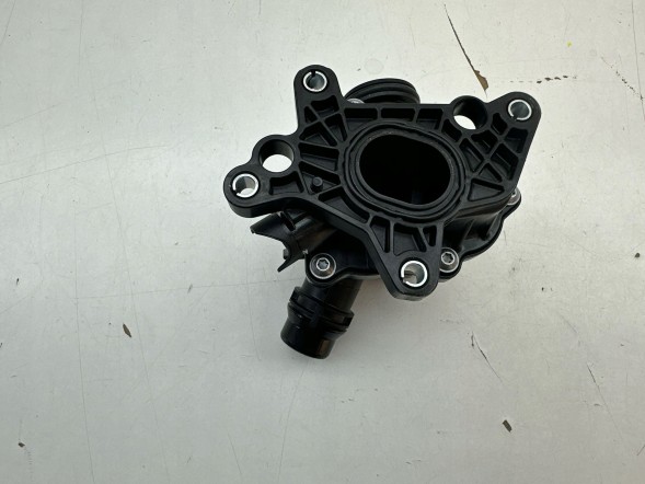 Mercedes-Benz OE TERMOSTAT PLYN WODA OBUDOWA MERCEDES 654920 DIESEL GLB C247 A6542004000 ORYGINAL OE A W177 B W247 BLA X247 ТЕРМОСТАТ MERCEDES A W177 ДИЗЕЛЬ GLB C247 A6542004000 OE