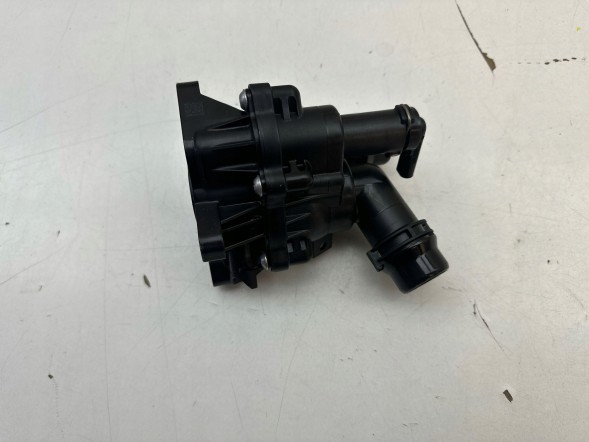 Mercedes-Benz OE TERMOSTAT PLYN WODA OBUDOWA MERCEDES 654920 DIESEL GLB C247 A6542004000 ORYGINAL OE A W177 B W247 BLA X247 ТЕРМОСТАТ MERCEDES A W177 ДИЗЕЛЬ GLB C247 A6542004000 OE