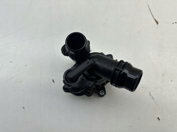 Mercedes-Benz OE TERMOSTAT PLYN WODA OBUDOWA MERCEDES 654920 DIESEL GLB C247 A6542004000 ORYGINAL OE A W177 B W247 BLA X247 ТЕРМОСТАТ MERCEDES A W177 ДИЗЕЛЬ GLB C247 A6542004000 OE